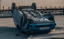 Auto elettrica, fai attenzione: se fai una derapata ti ribalti (VIDEO)